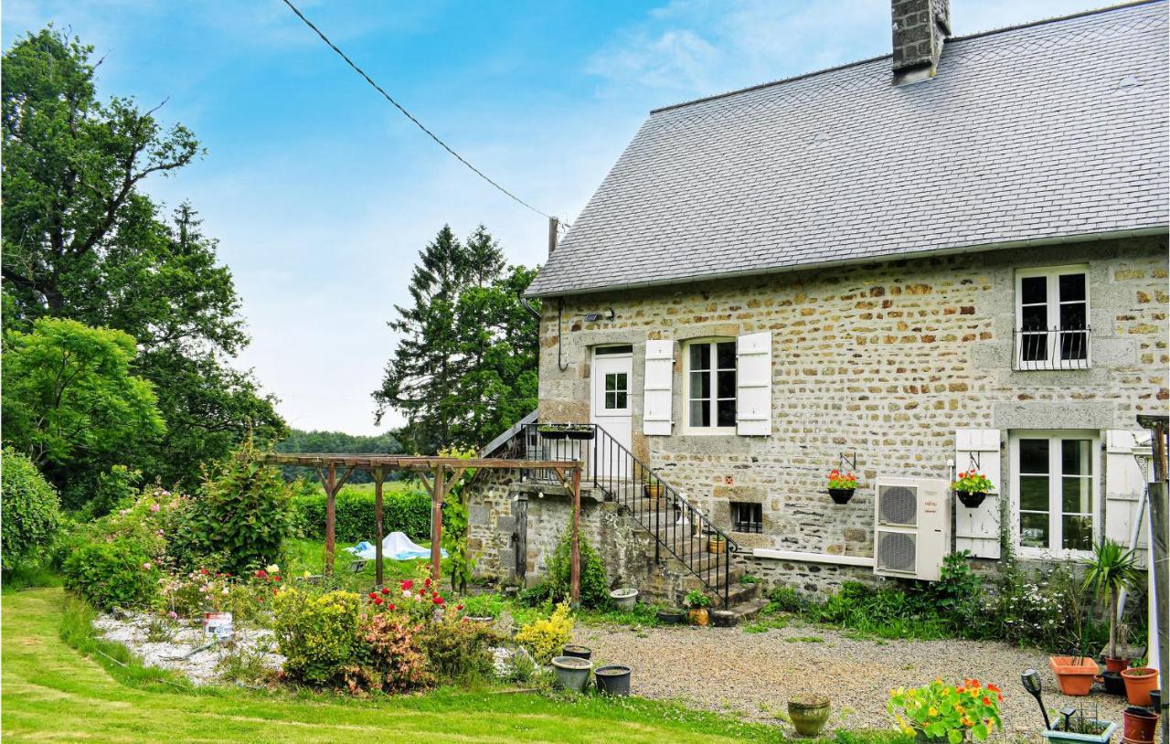 Awesome Home In Saint-Sever-Calvados With Kitchen Esterno foto