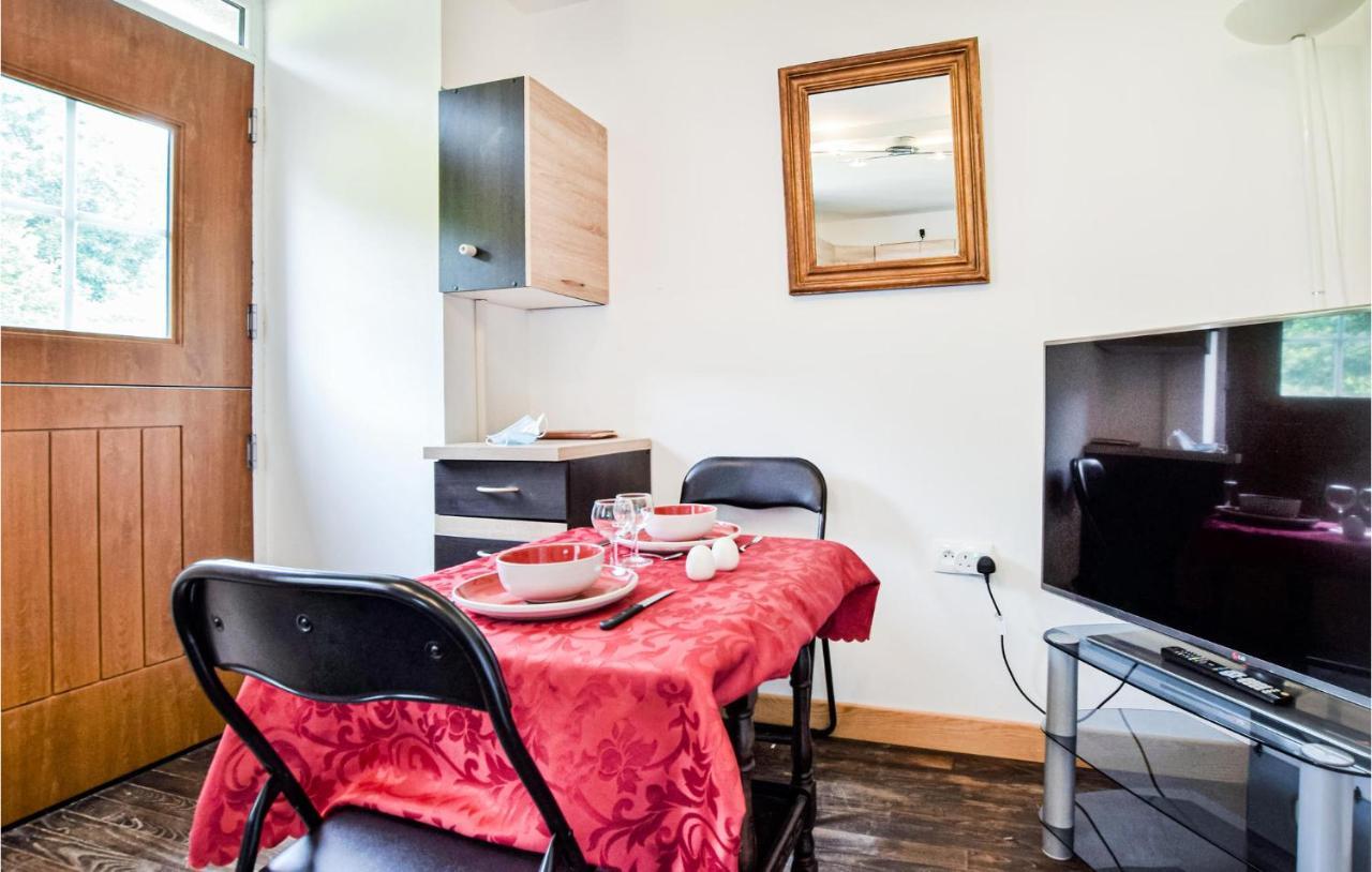 Awesome Home In Saint-Sever-Calvados With Kitchen Esterno foto