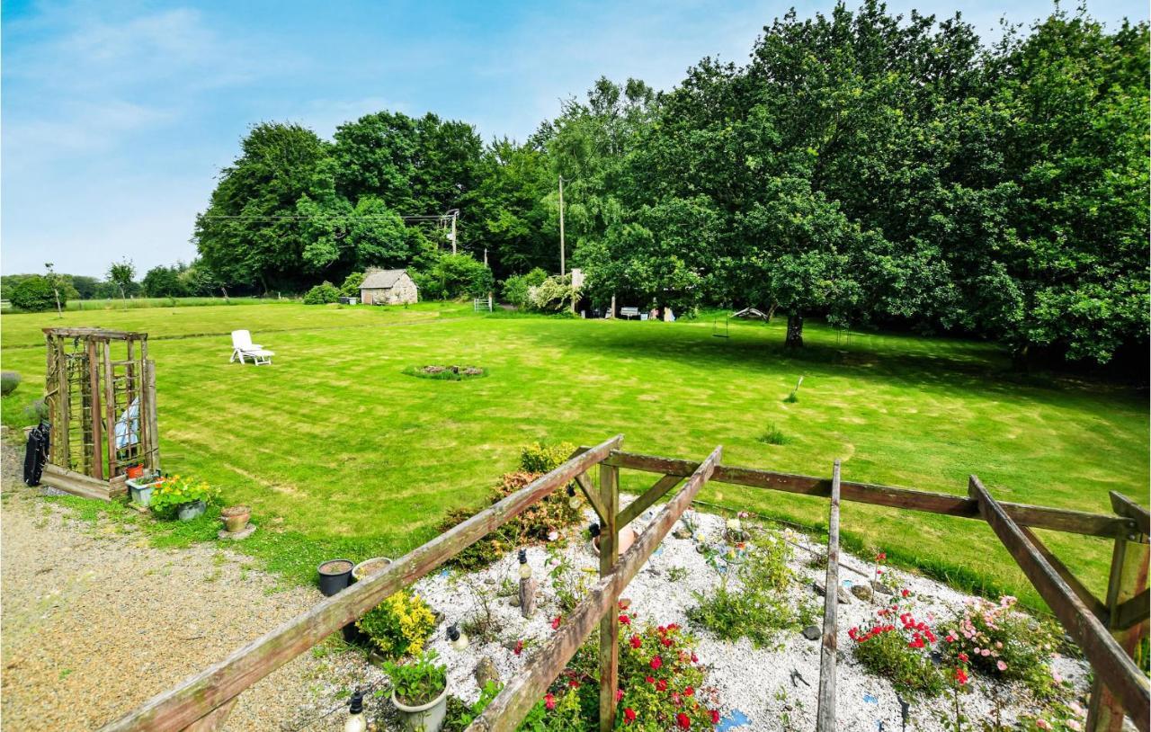 Awesome Home In Saint-Sever-Calvados With Kitchen Esterno foto