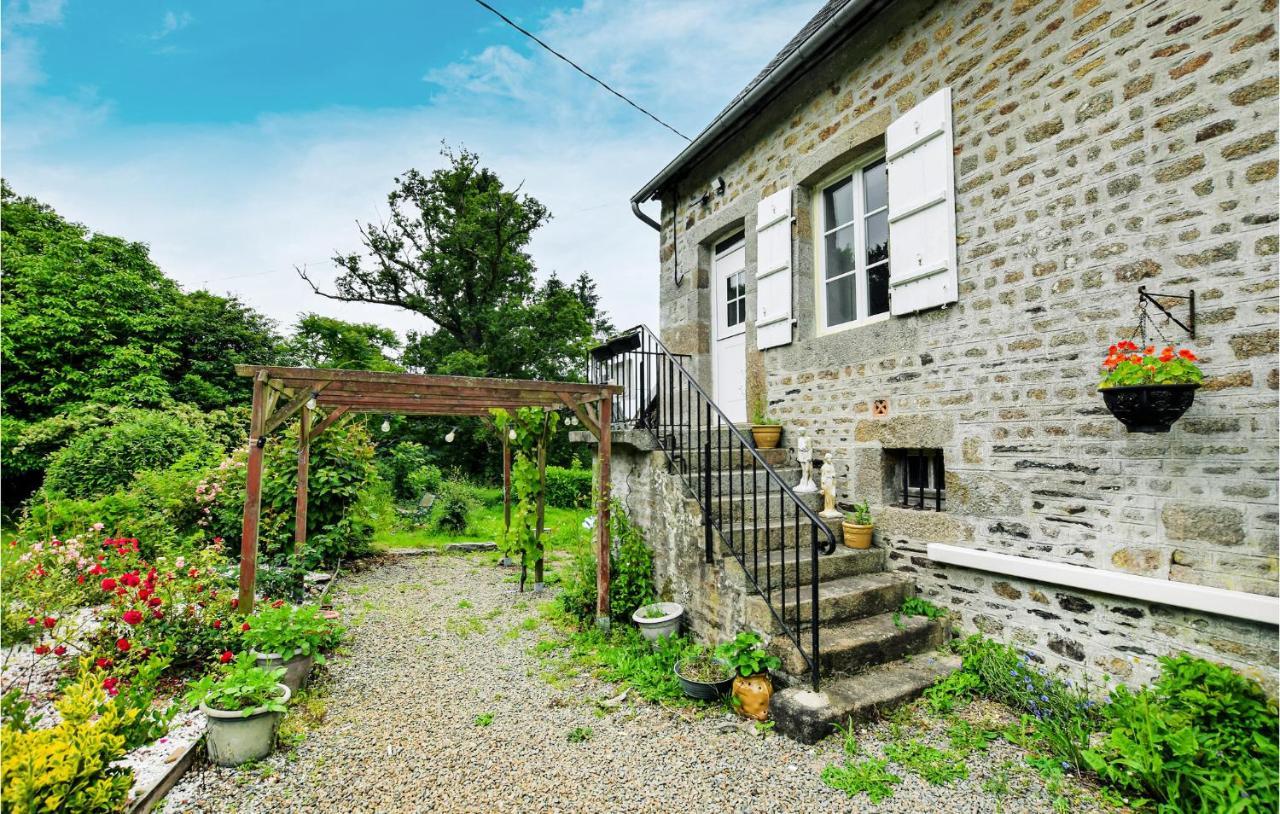 Awesome Home In Saint-Sever-Calvados With Kitchen Esterno foto