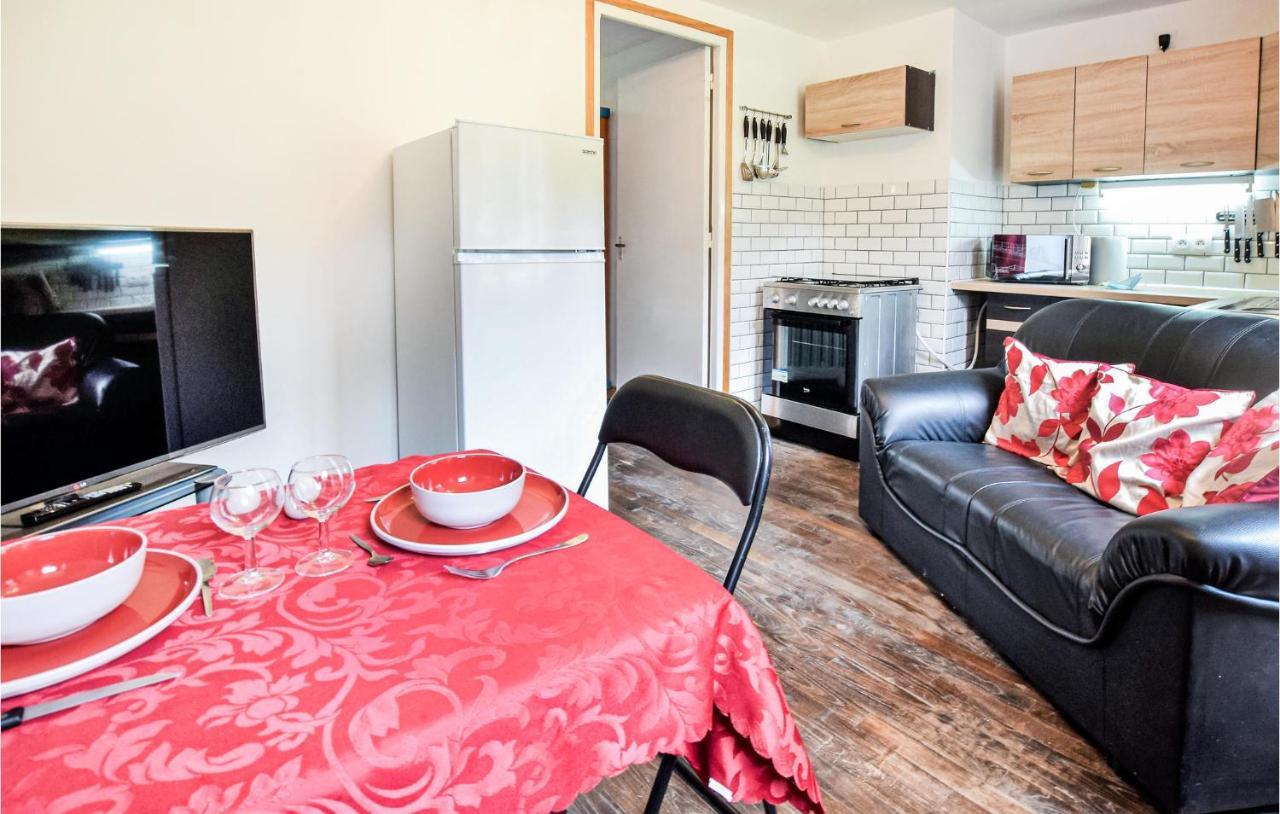Awesome Home In Saint-Sever-Calvados With Kitchen Esterno foto