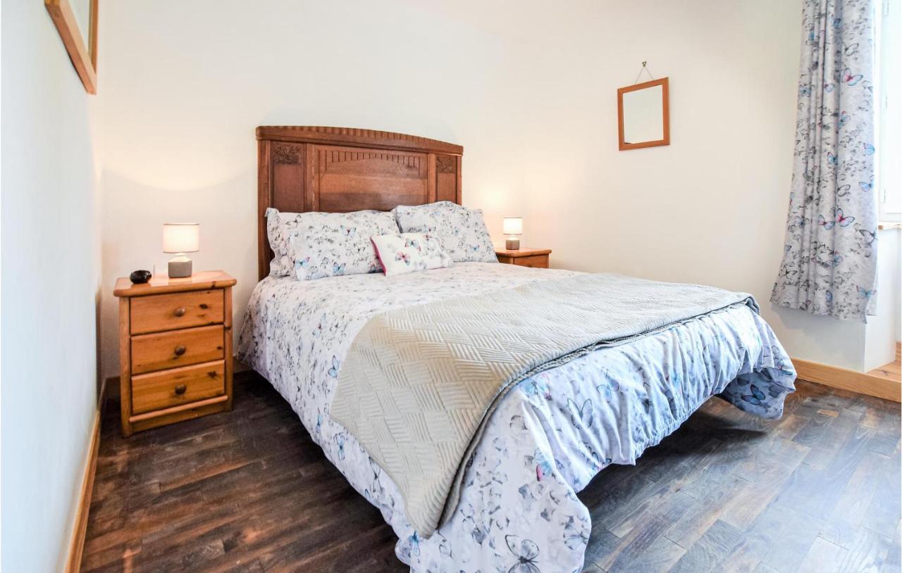 Awesome Home In Saint-Sever-Calvados With Kitchen Esterno foto